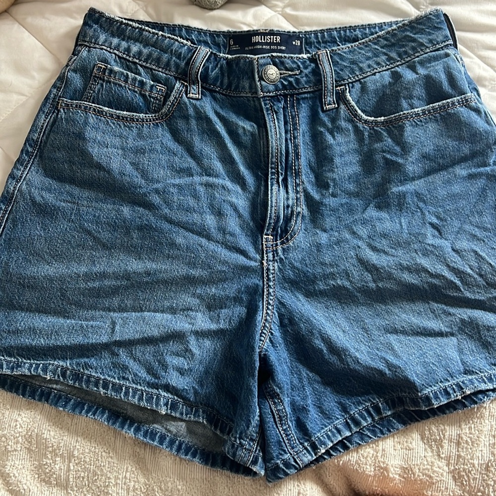 High rise 90s style Hollister shorts